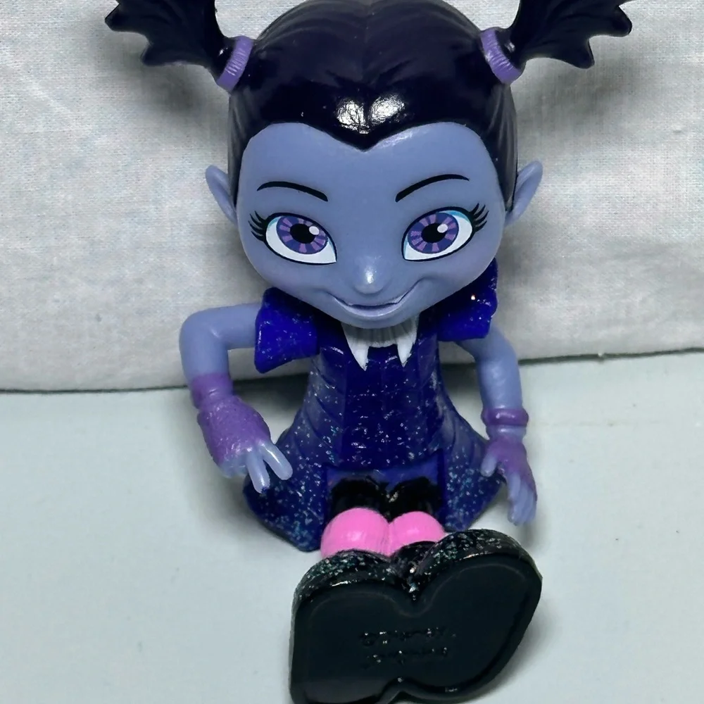 2017 Collectible Disney‎ Junior Vampirina 3 1/2